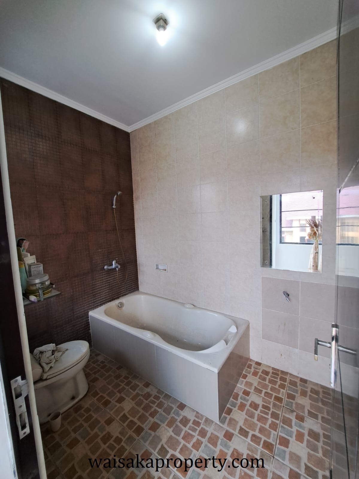 rumah-dijual-di-legenda-wisata-2-lt-siap-huni-sudah-renovasi